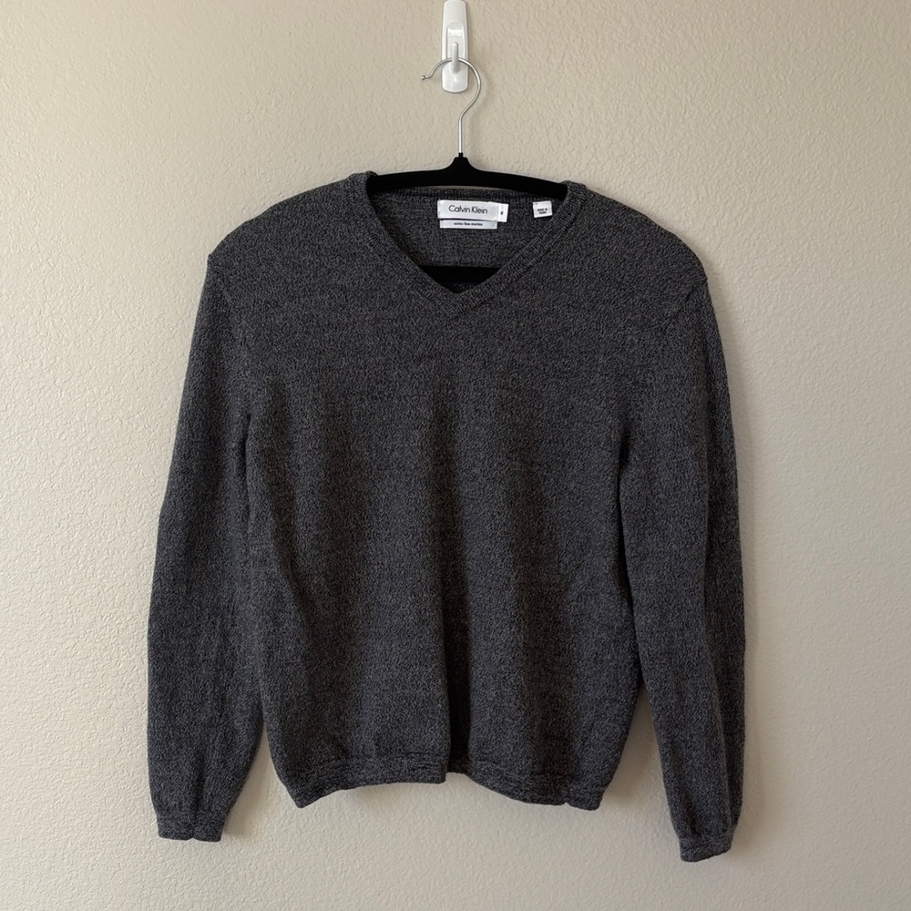 EUC Calvin Klein V-Neck Sweater
